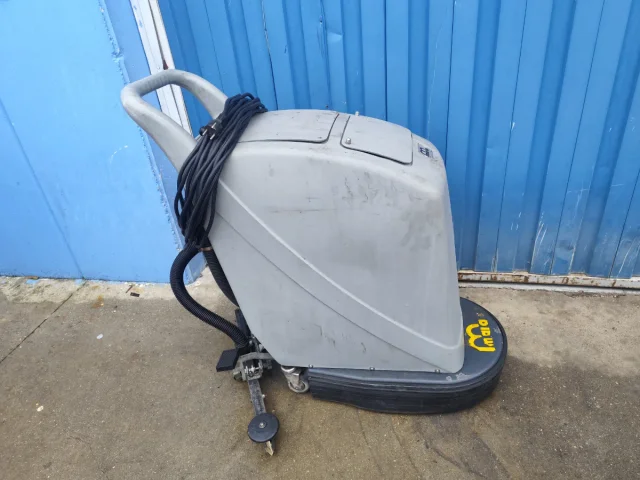 Fregadora de suelos eléctrica Funciona con cable a 220v