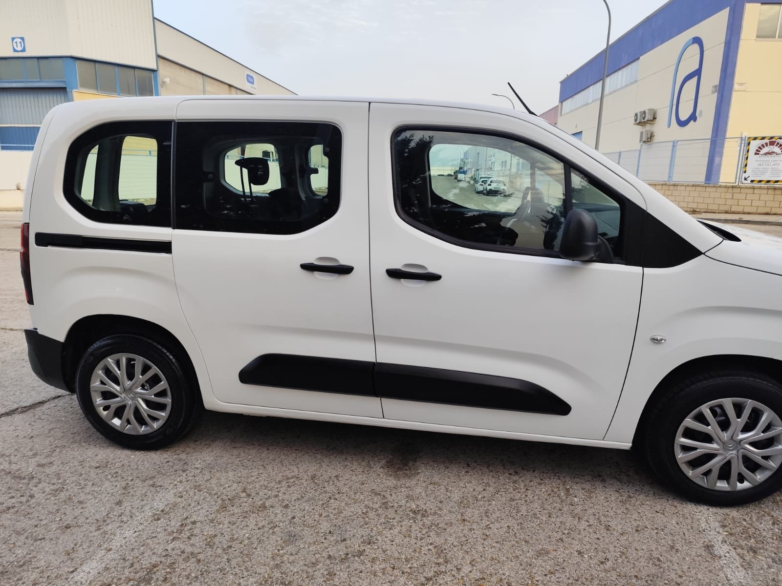 Berlingo 2021 133 mil km - Imagen 13