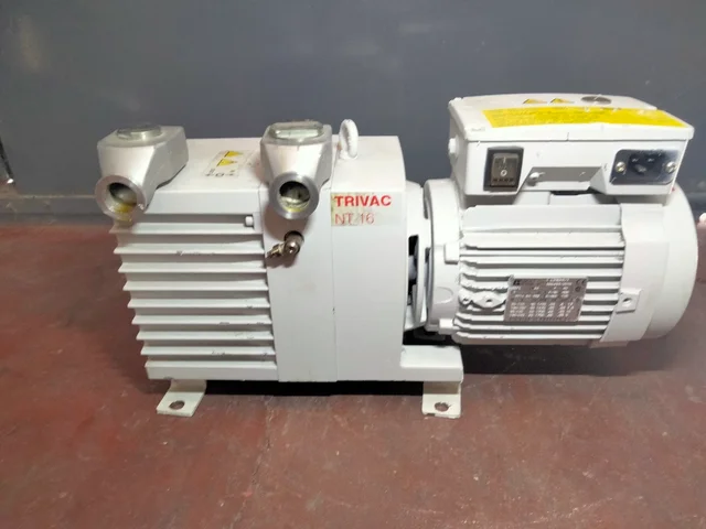 Bomba vacío Leybold Trivac NT 16